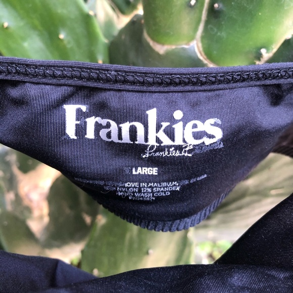 Front knot ribbed Frankies bathing suit top - Picture 1 of 2